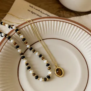 Elegante collana di perle occhio di tigre placcata oro e ciondolo ovale in stile retrò