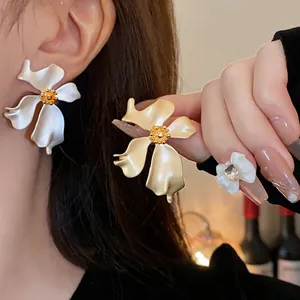 Pendientes de Botón de Flor Vintage Cobre Mate Poste de Plata de Ley 925 Estilo Dulce Elegante Joyería de Moda para Mujer