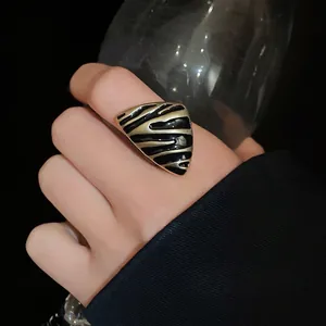 Anillo Abierto de Triángulo Vintage Rayado Patrón de Cebra Geométrico Ajustable de Aleación Anillo para Mujer Joyería Retro