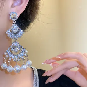 Elegant retro fan-shaped chandelier earrings featuring rhinestones and white pearls