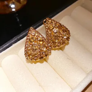 Eleganti orecchini vintage in oro a goccia traforati con strass color champagne di lusso