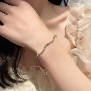 Trendiges Wellenförmiges Strass Armband Für Damen Verstellbares Gold Silber Plattiert Kupfer Eingelegtes Glitzerndes Handkette Mode Schmuck Geschenk