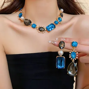 French Vintage Water Drop Alloy Jewelry Set With Artificial Pearl Rhinestone For Women Palace Style Necklace Earrings Set