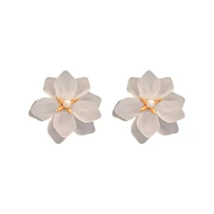 Elegant white flower stud earrings with pearl centers and gold-tone details for women.
