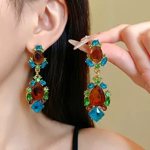 Boucles d'oreilles vintage exquises avec pierres ambrées et strass multicolores