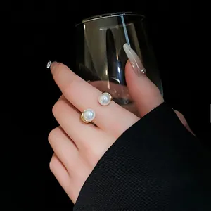 Vintage Luxurious Gold Crinkled Texture Open Ring With Artificial Pearl Embellishment Adjustable Index Finger Ring For Women Fashion Jewelry