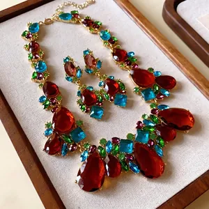 Parure de bijoux vintage avec collier de strass goutte multicolore et boucles d'oreilles