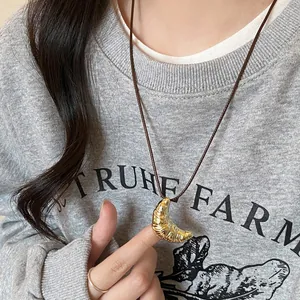Collana con Pendente Croissant in Lega Minimalista per Donna Lunga Corda in Cuoio Oro Argento Placcato Gioielli Coreani