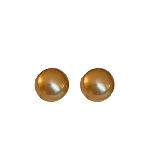 Eleganti orecchini vintage a bottone con perle color champagne e design geometrico puro