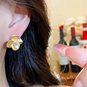 French vintage matte gold flower stud earrings with sparkling zircon centers