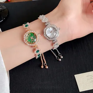 Élégante montre-bracelet ronde française avec strass pour femme en or et argent