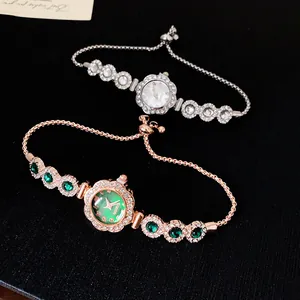 Montre bracelet de style français avec strass, chaîne réglable et cadran vert