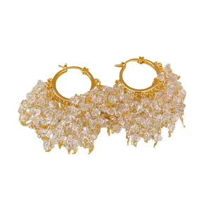 Orecchini a cerchio placcati oro 18k con stelle e nappe in cristallo trasparente