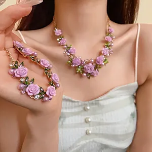 Elegante set di collana e bracciale floreale in stile pastorale con rose e perle
