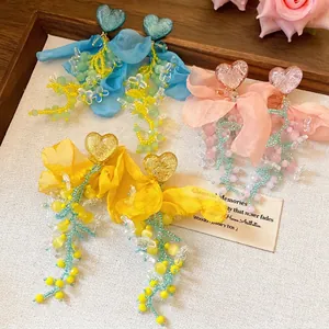 Eleganti orecchini fatti a mano con cuore in chiffon e nappe per vacanze al mare