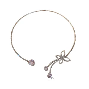 Elegante collana choker a farfalla in zircone con lucenti accenti di strass e pietre
