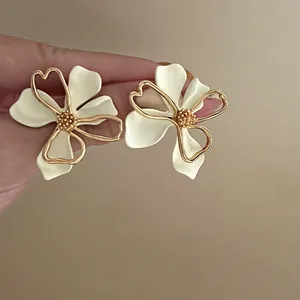 French vintage flower stud earrings with cream petals and gold hollow outlines.