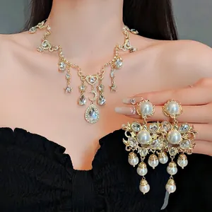 Vintage Gold Alloy Rhinestone Heart Moon Star Pendant Necklace And Earrings Set For Women Fashion Jewelry Party Gift