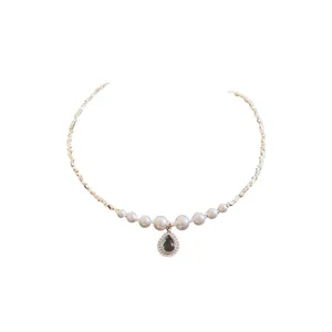 Élégant collier de perles rétro français avec un pendentif scintillant en zircon goutte