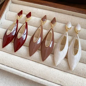 Retro Maillard style hollow water-drop pendant earrings in three elegant colors.