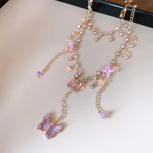 Elegante mehrlagige Halskette mit lila Schmetterlings- und Blumenanhängern sowie Strass