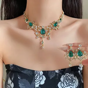 Vintage Court Style Alloy Emerald Green Water Drop Leaf Pendant Necklace Rhinestone Gold Plated Women Jewelry Accessories