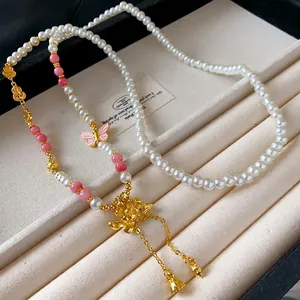 Elegante collana di perle in stile neo-cinese con pendente di loto e farfalla rosa