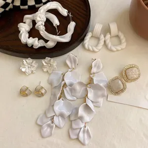 Vintage Weiße Plissee Ohrringe Für Damen Koreanischer Stil Blumen Blatt Quaste Ohrhänger Geometrische Creolen Mit Silber Ohrringpfosten