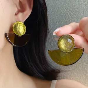 Orecchini a Bottone in Resina Geometrici Stile Hong Kong Retrò Con Perno in Argento Oro Marrone Ambra per Donna