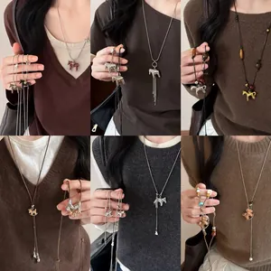 Minimalistische Legering Paard Hanger Halsketting Voor Vrouwen Retro Strass Kunstparel Trui Ketting Mode Sieraden Cadeau