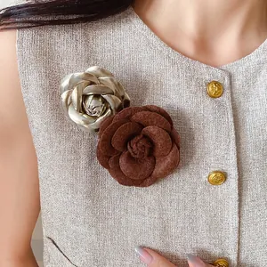 French Elegant Faux Leather Flocked Camellia Flower Brooch Pin Vintage Handmade Floral Corsage For Women Fashion Suit Accessory