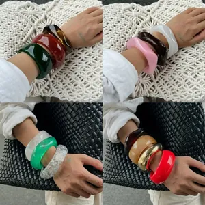 Bracciale Rigido in Acrilico a Onda Irregolare Vintage Bracciale in Resina Marmorizzata a Superficie Larga Lega Perla Artificiale Gioielli per Donna Festa Banchetto