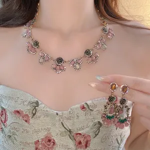 Vintage Resin Floral Pendant Necklace And Earrings Set Alloy Rhinestone Inlaid Bohemian Style Retro Jewelry For Women