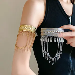 Bracciale da Braccio Aperto in Metallo con Nappa a Piuma e Foglia Boho Gioielli alla Moda Europea per Donna