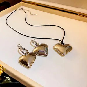 Orecchini a Cerchio a Cuore 3D Minimalisti in Lega per Donna Gioielli Geometrici Argento Con Perno in Argento Sterling 925