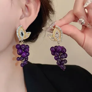 Orecchini vintage a forma di uva con foglie di cristallo e perline viola di lusso