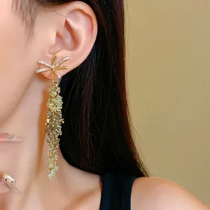 Elegante koreanische Zirkon-Blumen-Quastenohrringe mit grünen Steinen