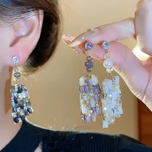 Elegante Vintage-Ohrringe mit quadratischen Glasperlen und Silberstecker-Design