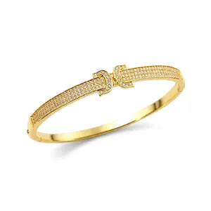 Bracelet jonc élégant plaqué or 18 carats avec zircons scintillants au design rétro chic