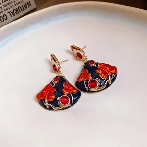 Orecchini a perno vintage a forma di ventaglio con smalto a foglia d'acero stile retrò
