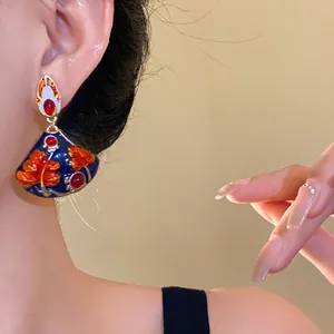 Eleganti orecchini vintage a ventaglio in smalto blu con motivo a foglia d'acero rossa