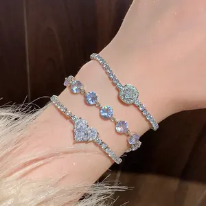 Bracelet élégant en zircone avec cœur pour femme, bijou de poignet scintillant et fin.