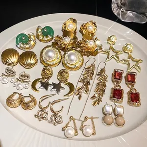 Elegantes Vintage-Gold-Ohrring-Set mit geometrischen Perlen, Zirkonia und S925-Silbernadel