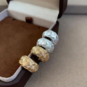 Pendientes de Botón en Forma de C de Cobre Minimalistas Con Textura Cruzada Moda Geométrica Chapados en Oro y Plata Para Mujer