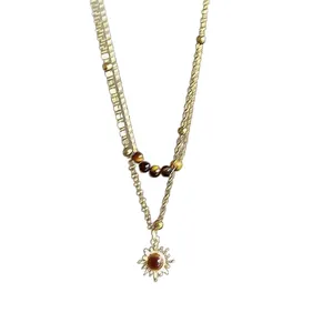 Vintage zweilagige Halskette mit Tigerauge-Steinperlen und Sonnenanhänger-Golddesign