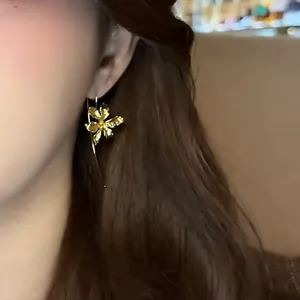 Elegant vintage gold iris flower ear hook earrings for women court style design