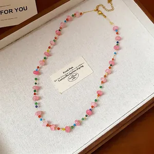 Collier élégant en perles de verre colorées avec chaîne en acier inoxydable doré chic