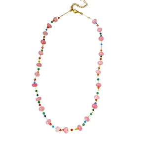 Collier bohème en acier inoxydable orné de perles de verre roses facettées colorées