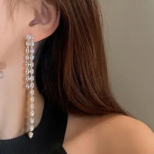 Eleganti orecchini lunghi a nappa con zirconi marquise e aghi in argento s925 da donna