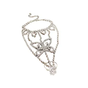 Elegante pulsera de mano con mariposa de plata brillante y anillo para mujer strass
